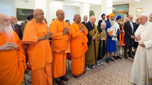 Antipape François lors de la rencontre avec une délégation de bouddhistes, hindouistes, jaïnistes et sikhs - 16 mai 2018