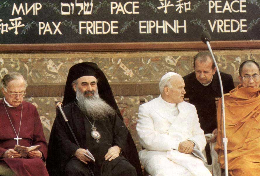 Une autre photo de Jean-Paul II lors de sa cérémonie de prière inter-religieuse de 1986 à Assise, en Italie - quelque chose de totalement condamnée par l'Église catholique (davantage sur ce point au chapitre sur Jean-Paul II)