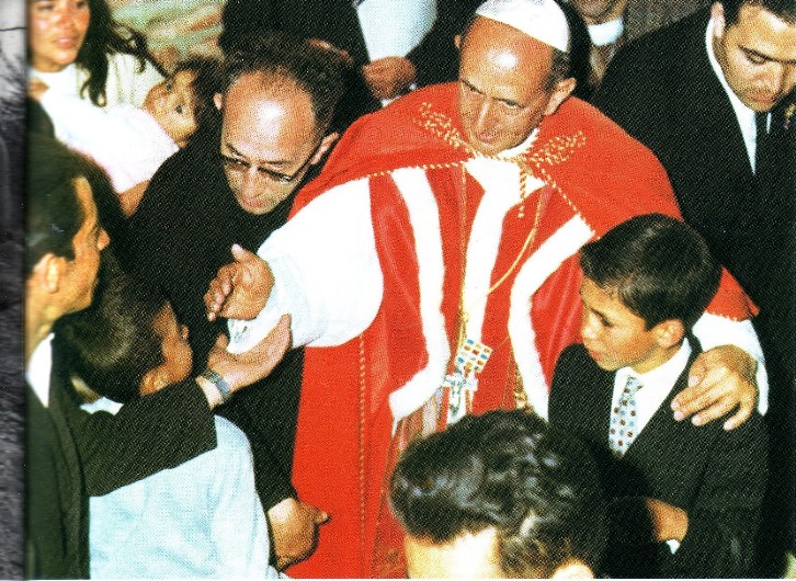 Une autre photo de Paul VI portant le pectoral de l’ephod