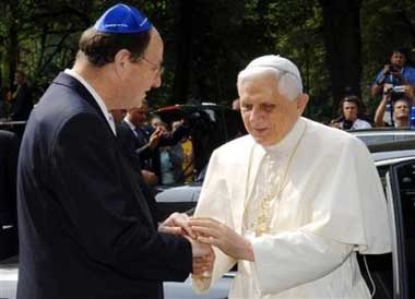 L'antipape Benoît XVI en visite à la Synagogue de Cologne