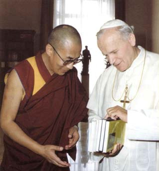 Une autre photo de Jean-Paul II et du Dalaï Lama