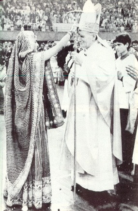 Jean-Paul II recevant la marque des adorateurs de Shiva en 1986