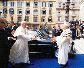 Jean-Paul II arrivant à la synagogue juive ; 13 avril 1986