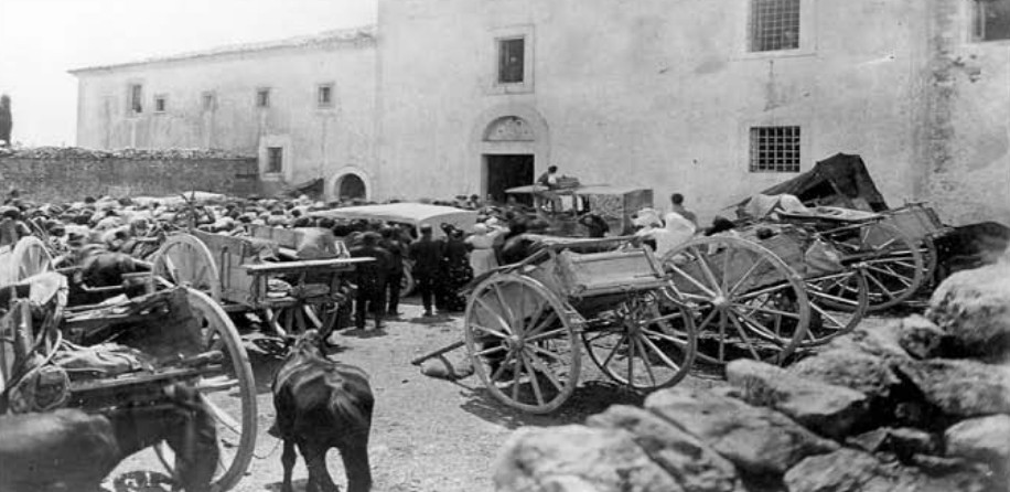 Aussitôt que les stigmates de Padre Pio ont été connues, de nombreuses personnes sont venues au monastère